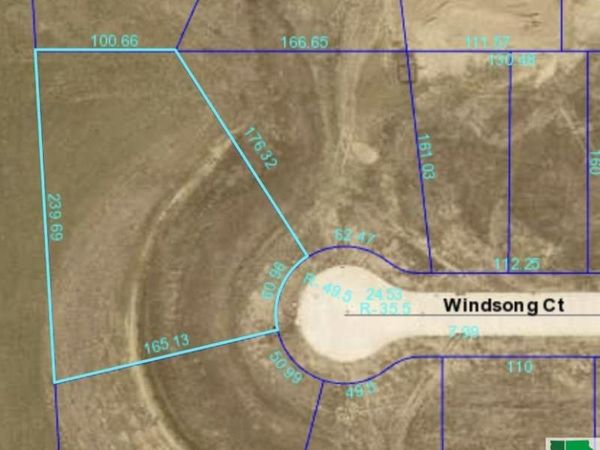 6701 Windsong Ct, Sioux City, IA 51106