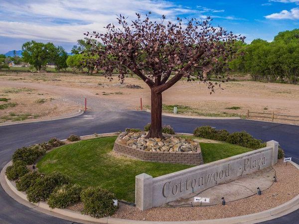 Main Street, Los Lunas, NM 87031