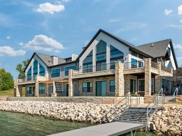 216 Lakeview Lane, Beaver Dam, WI 53916