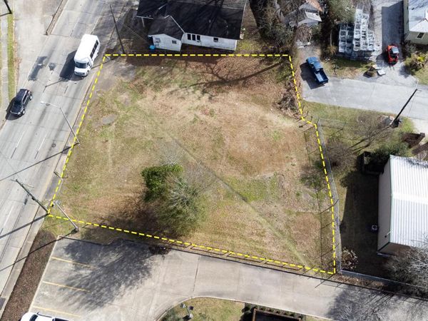 120 SE Evangeline Thruway, Lafayette, LA 70501