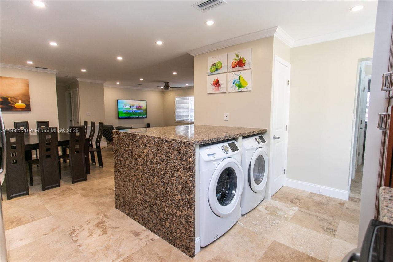 333 SE 3rd Ave, Dania Beach, FL 33004 Photo