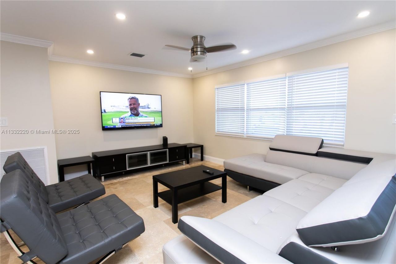 333 SE 3rd Ave, Dania Beach, FL 33004 Photo