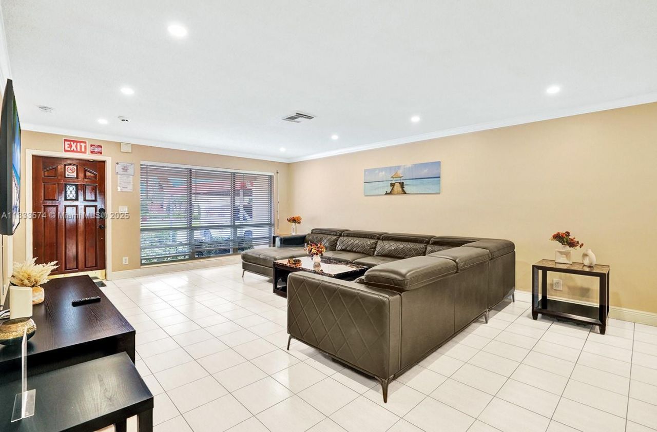 947 Washington St, Hollywood, FL 33019 Photo