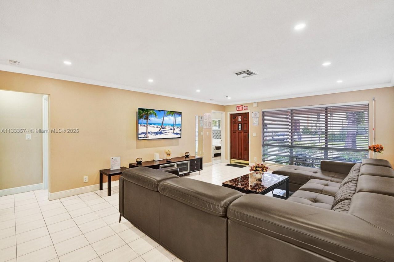 947 Washington St, Hollywood, FL 33019 Photo