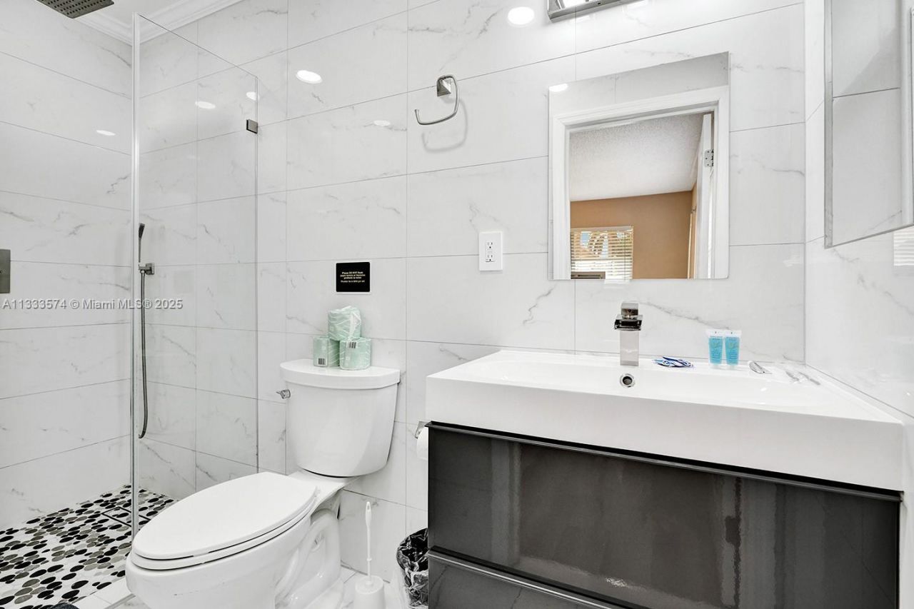 947 Washington St, Hollywood, FL 33019 Photo