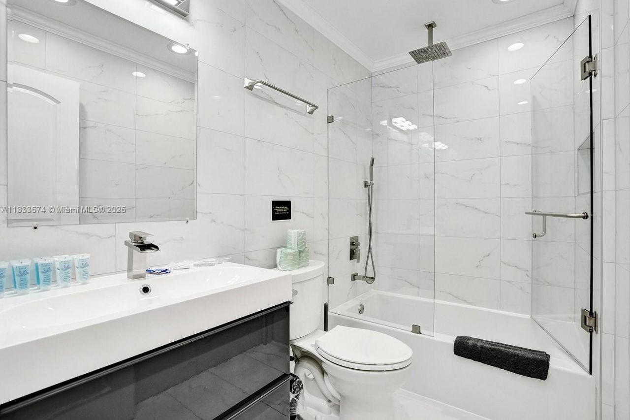 947 Washington St, Hollywood, FL 33019 Photo