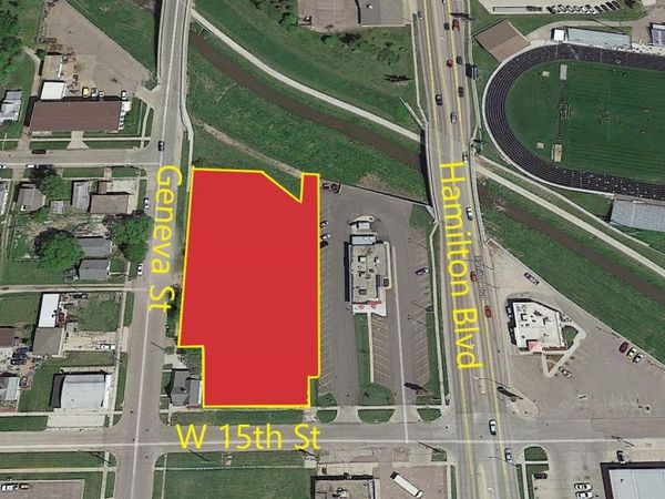 1516 Geneva St, Sioux City, IA 51103