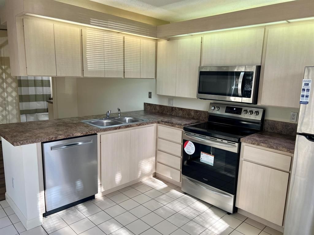 3119 Kingston Court, West Palm Beach, FL 33409 Photo