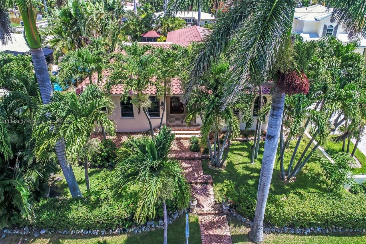 1049 N Southlake Dr, Hollywood, FL 33019 Photo