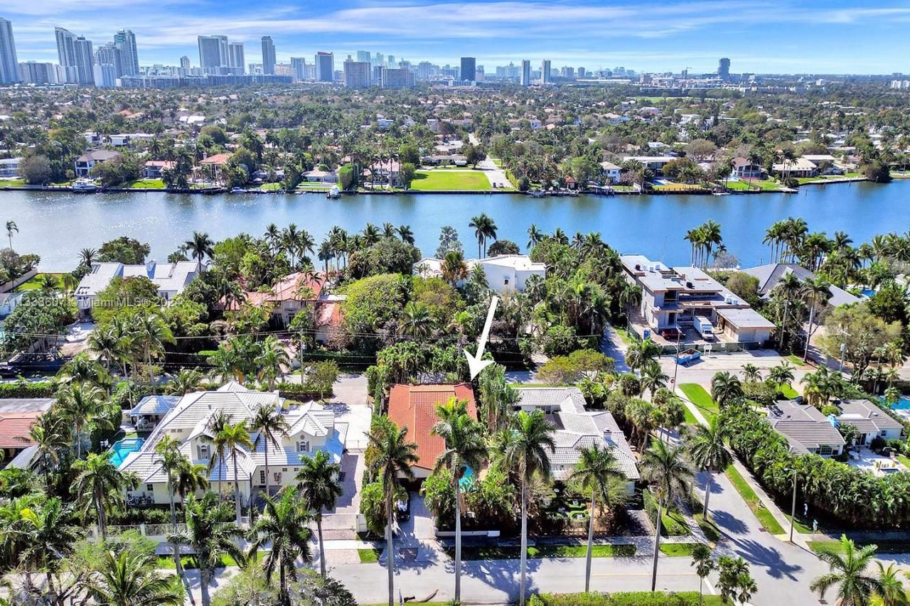 1049 N Southlake Dr, Hollywood, FL 33019 Photo