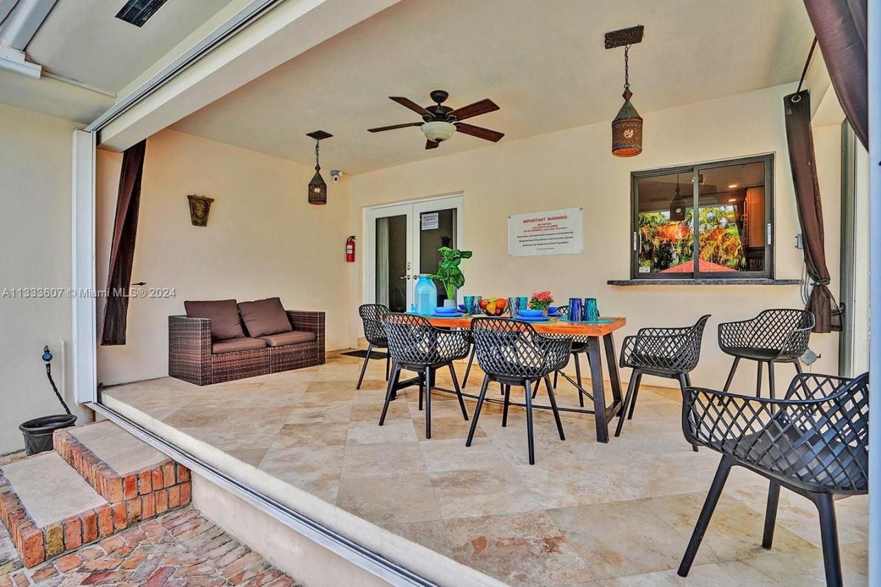 1049 N Southlake Dr, Hollywood, FL 33019 Photo