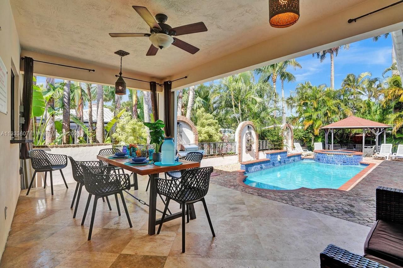 1049 N Southlake Dr, Hollywood, FL 33019 Photo