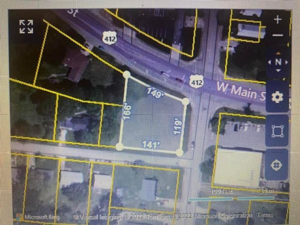 8 S Walnut St, Hohenwald, TN 38462