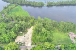 1012 Mccrae Drive photo 4