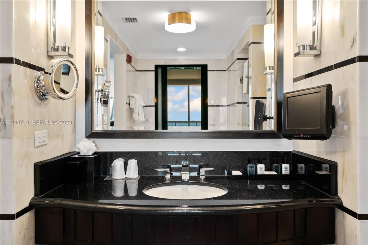 4391 Collins Ave, Unit 1911/1909/, Miami Beach, FL 33140 Photo