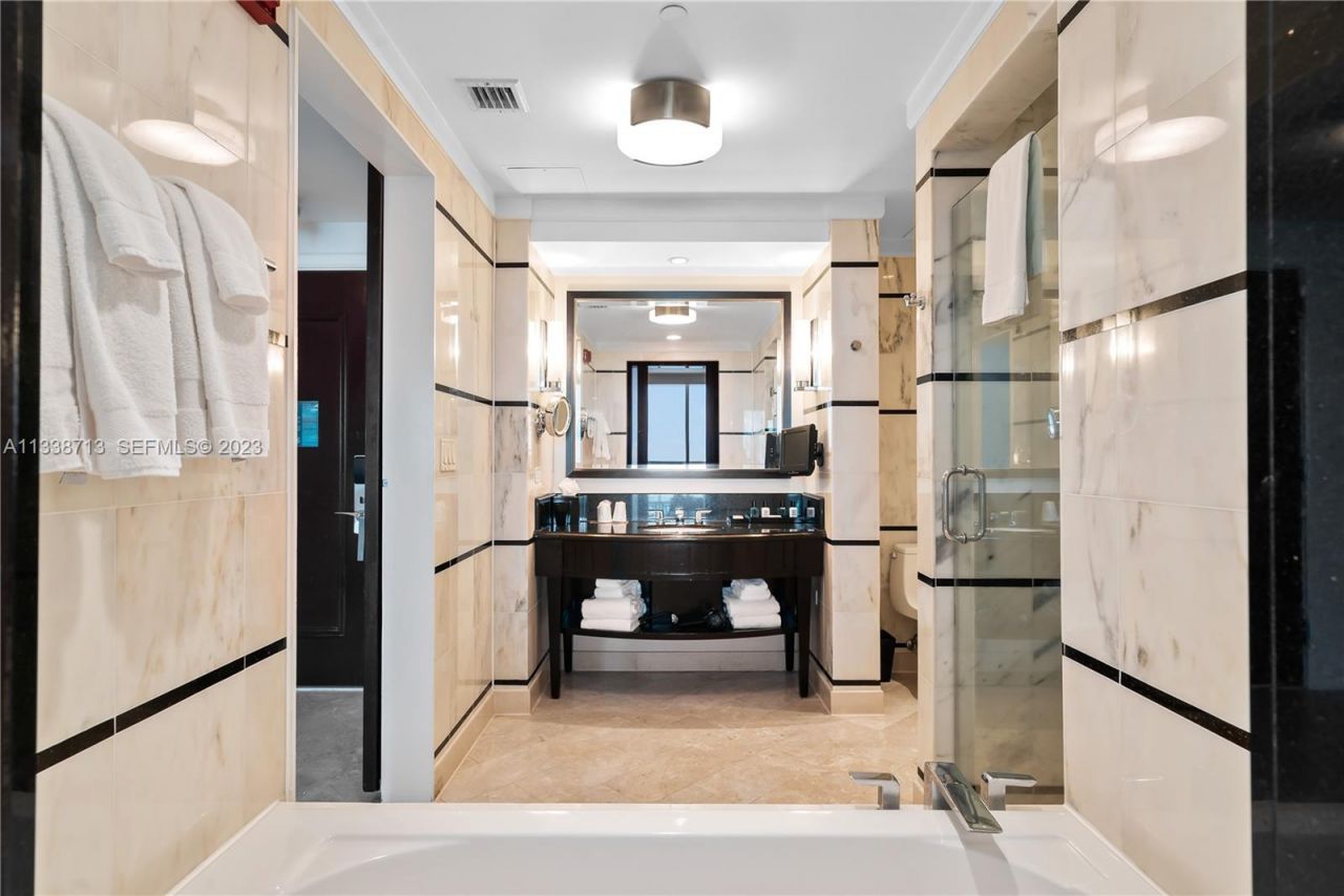 4391 Collins Ave, Unit 1911/1909/, Miami Beach, FL 33140 Photo