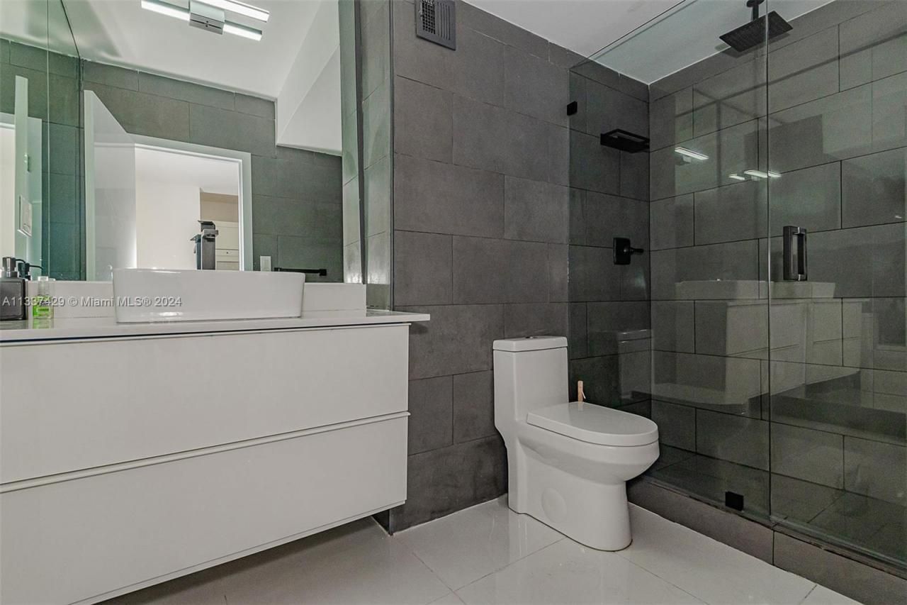 100 Lincoln Rd, Unit 519, Miami Beach, FL 33139 Photo