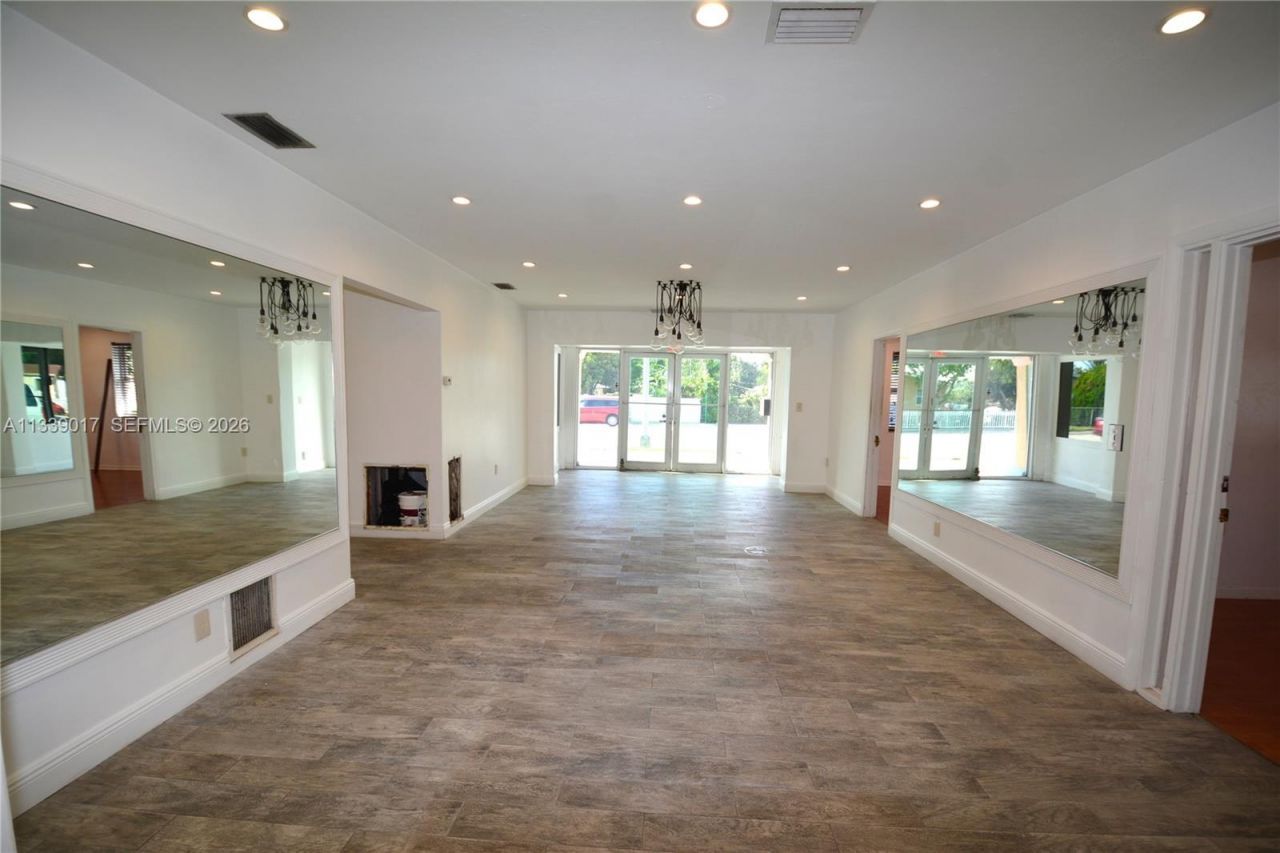 16921 NE 6th Ave, North Miami Beach, FL 33162 Photo