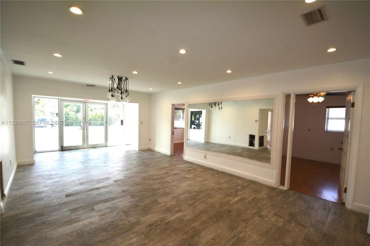 16921 NE 6th Ave, North Miami Beach, FL 33162 Photo