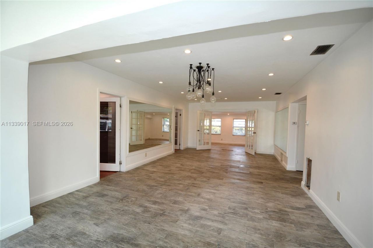 16921 NE 6th Ave, North Miami Beach, FL 33162 Photo