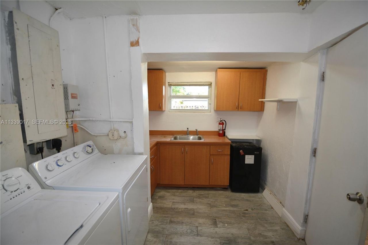 16921 NE 6th Ave, North Miami Beach, FL 33162 Photo