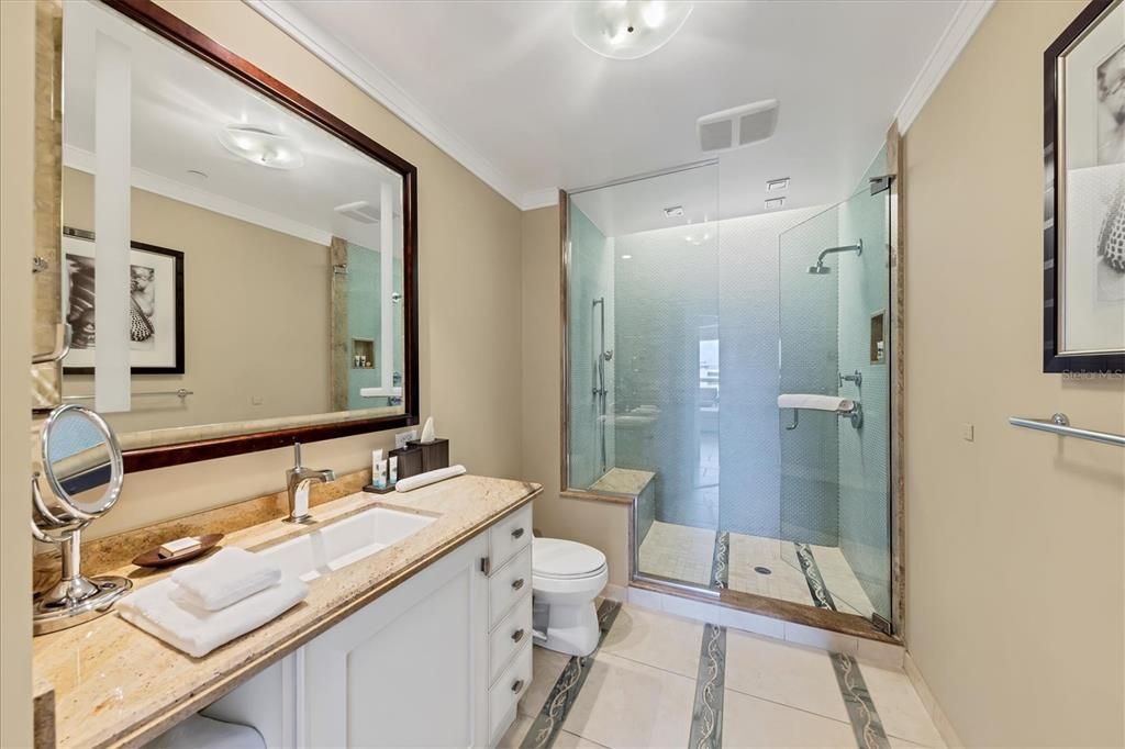 915 Seaside Drive, Unit 512, Sarasota, FL 34242 Photo