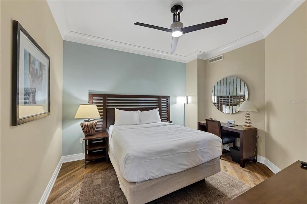 915 Seaside Drive, Unit 512, Sarasota, FL 34242 Photo