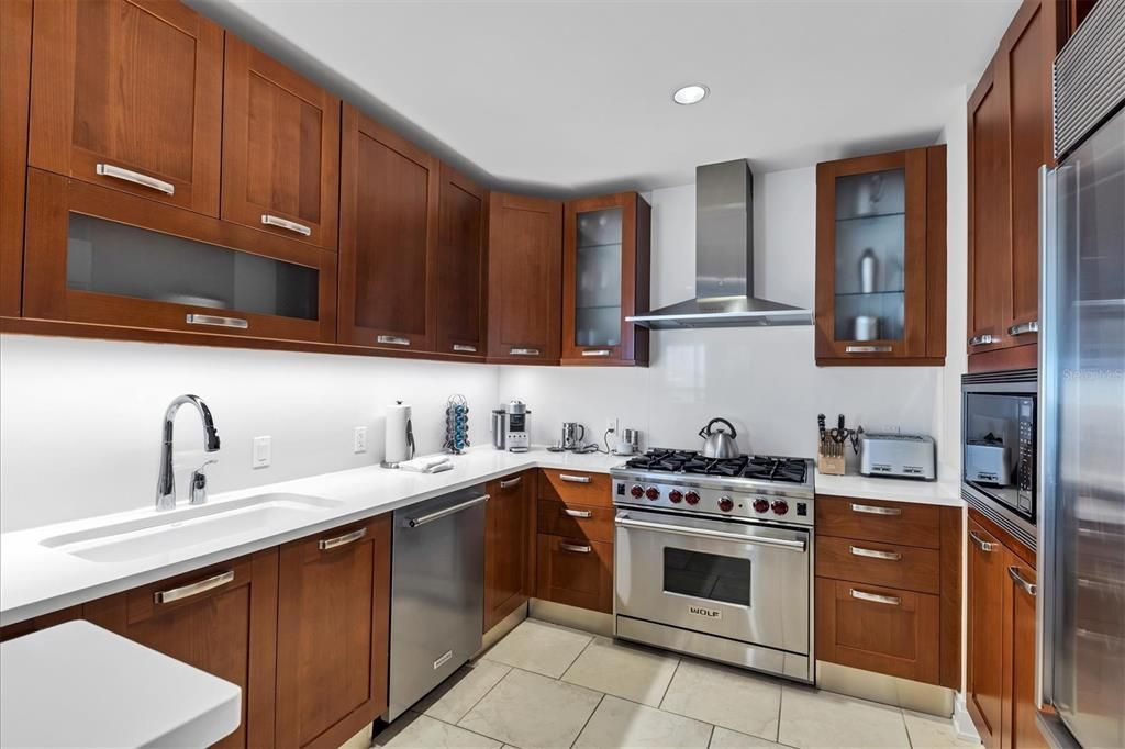 915 Seaside Drive, Unit 512, Sarasota, FL 34242 Photo