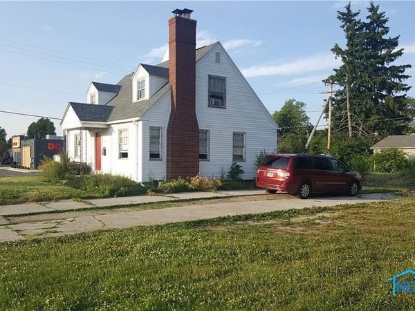 900 N Countyline Street, Fostoria, OH 44830