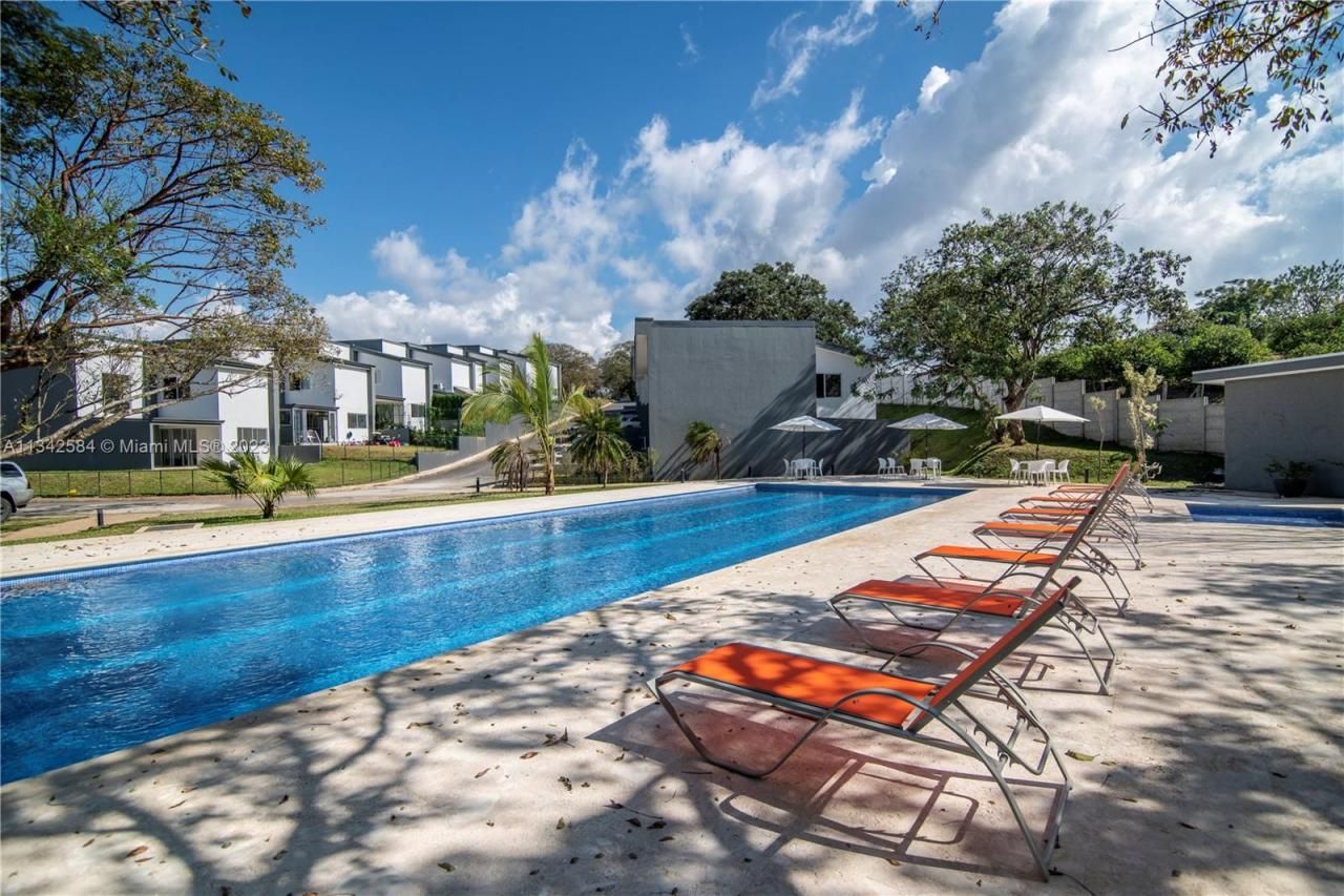 Ff-136-300 Mtrs Oeste Del Intercambio De La Guacim, , NA 00000 Photo