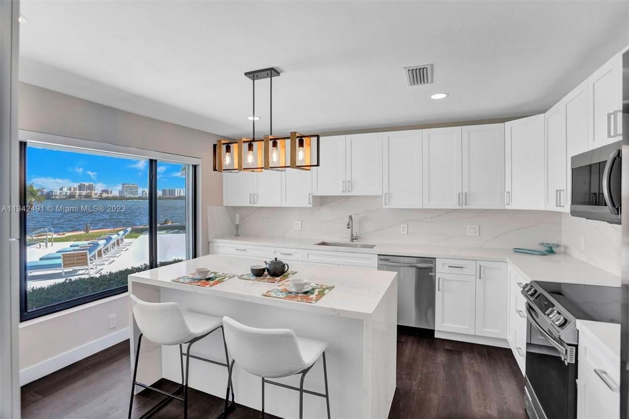 9101 N Bayshore Dr, Miami, FL 33138 Photo