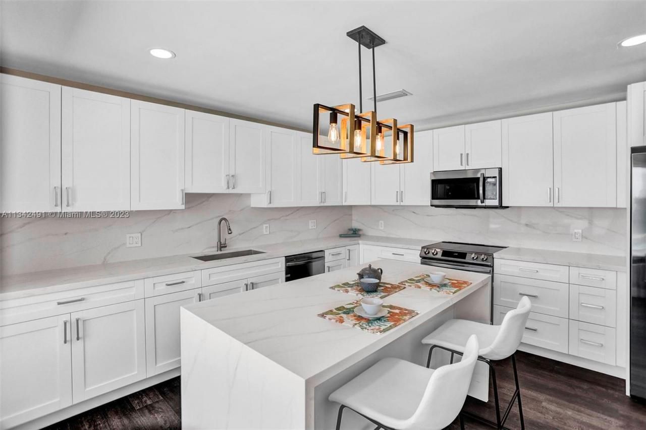 9101 N Bayshore Dr, Miami, FL 33138 Photo