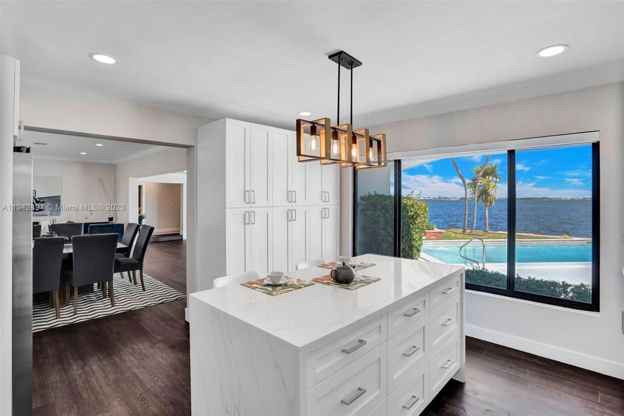 9101 N Bayshore Dr, Miami, FL 33138 Photo