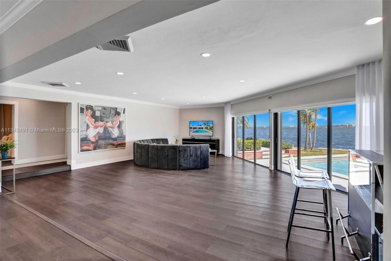 9101 N Bayshore Dr, Miami, FL 33138 Photo