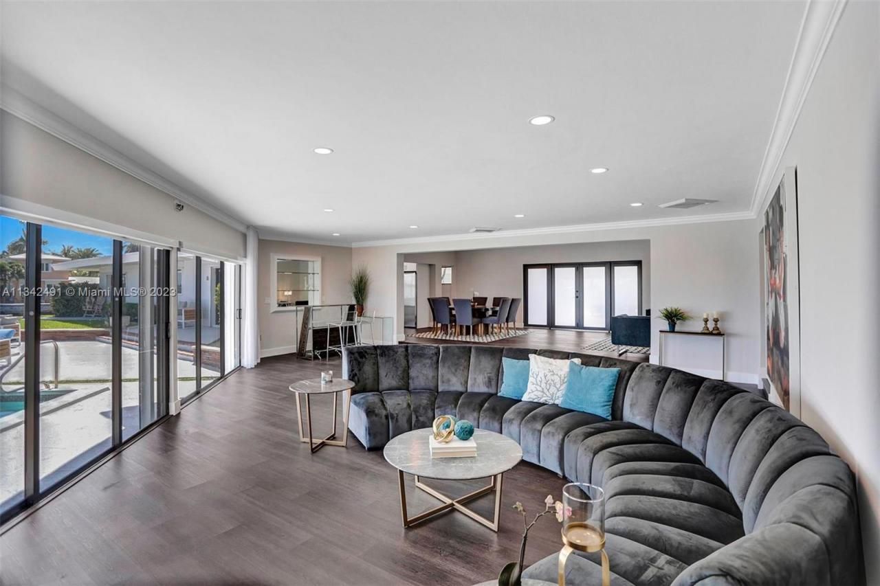 9101 N Bayshore Dr, Miami, FL 33138 Photo