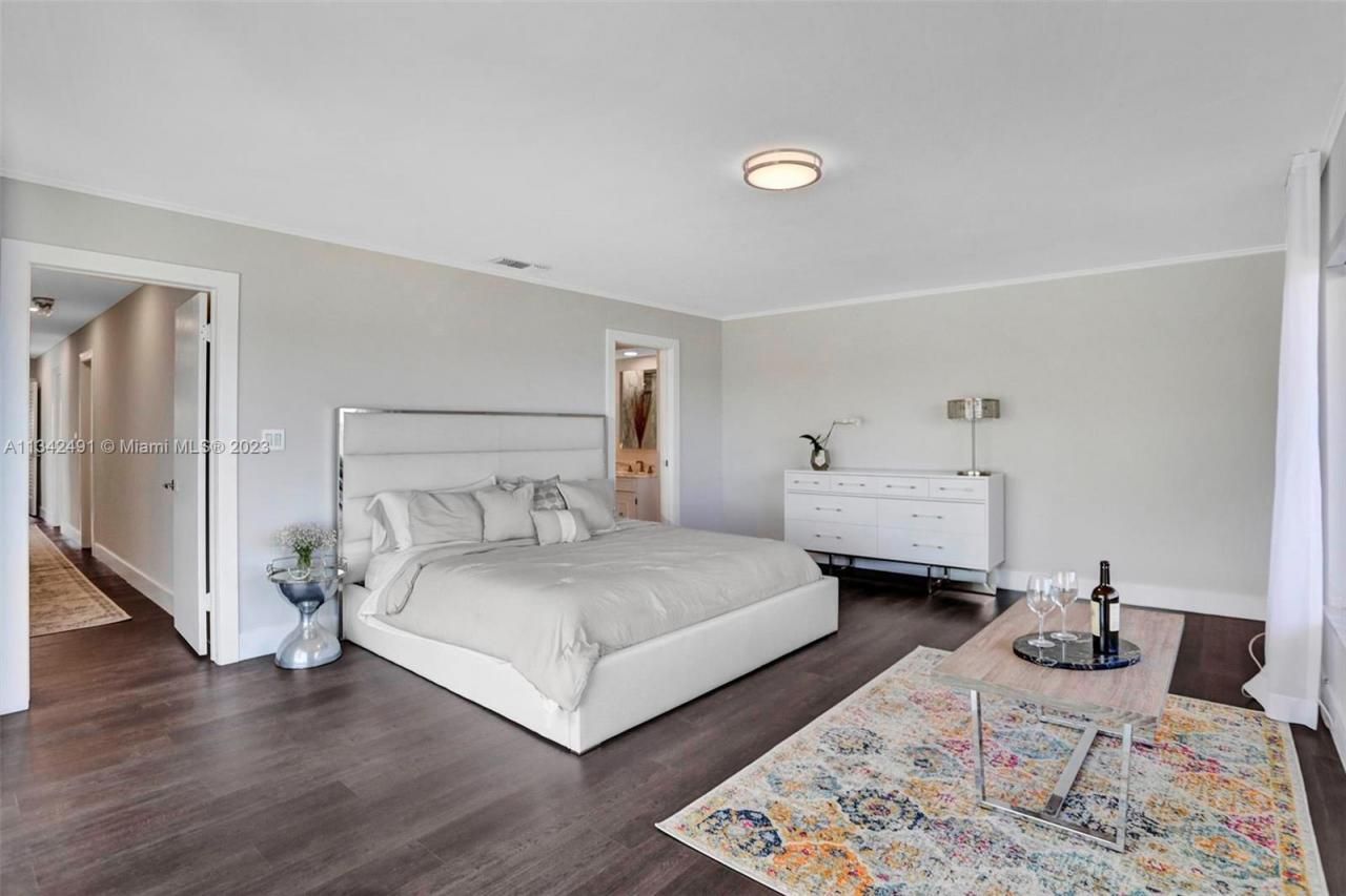 9101 N Bayshore Dr, Miami, FL 33138 Photo