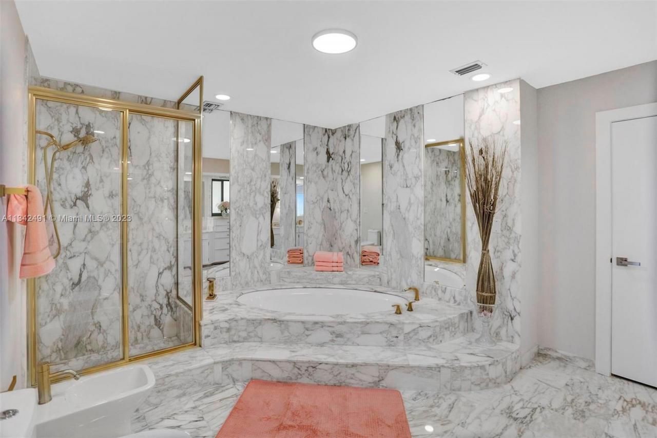 9101 N Bayshore Dr, Miami, FL 33138 Photo