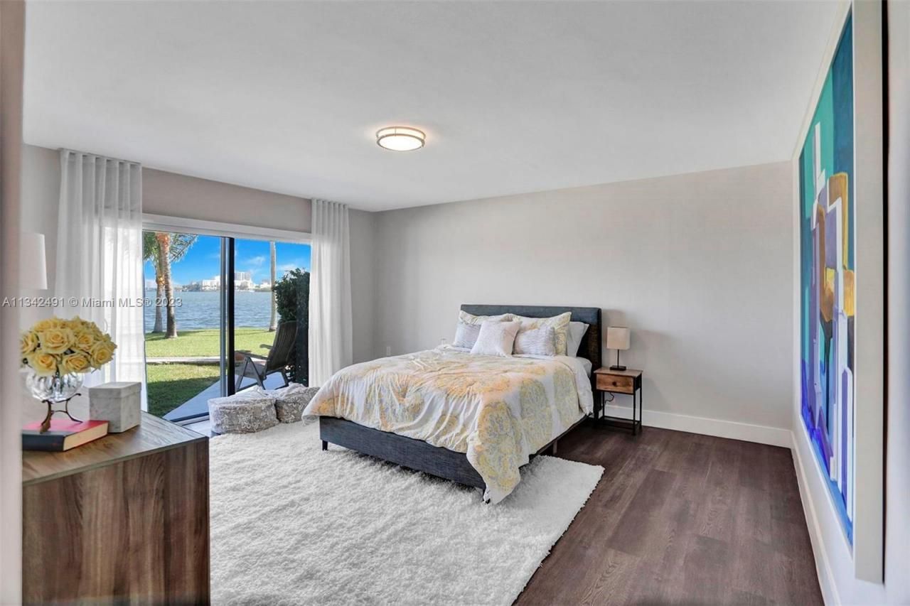 9101 N Bayshore Dr, Miami, FL 33138 Photo