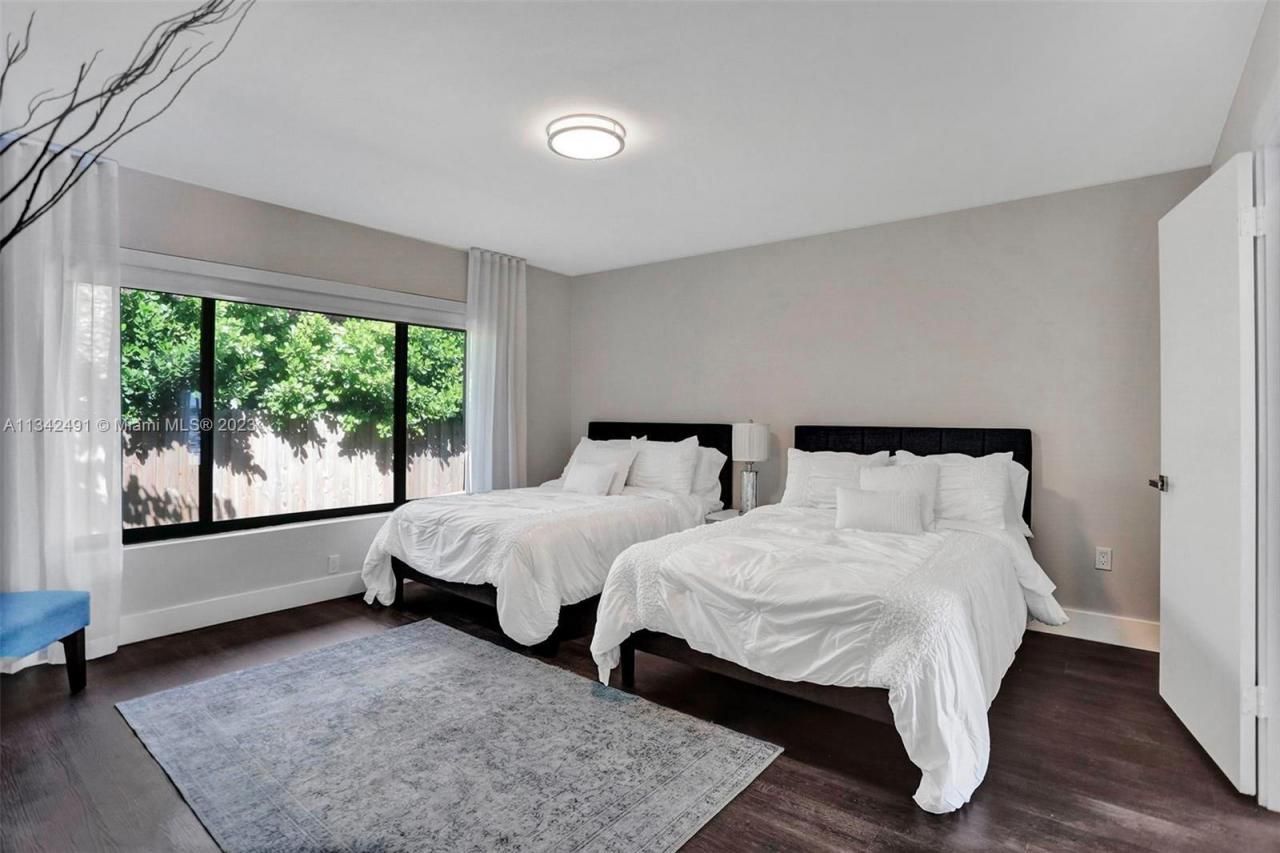 9101 N Bayshore Dr, Miami, FL 33138 Photo