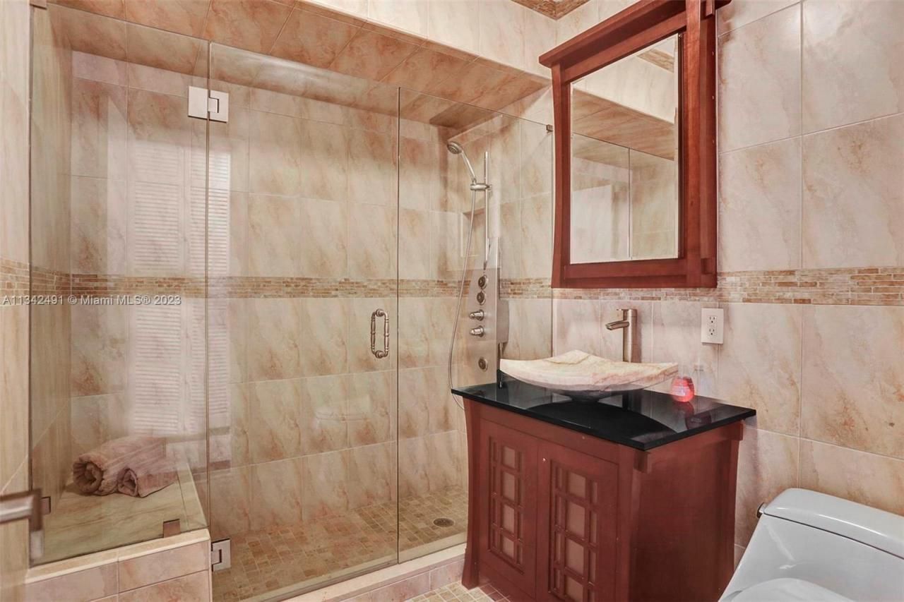 9101 N Bayshore Dr, Miami, FL 33138 Photo