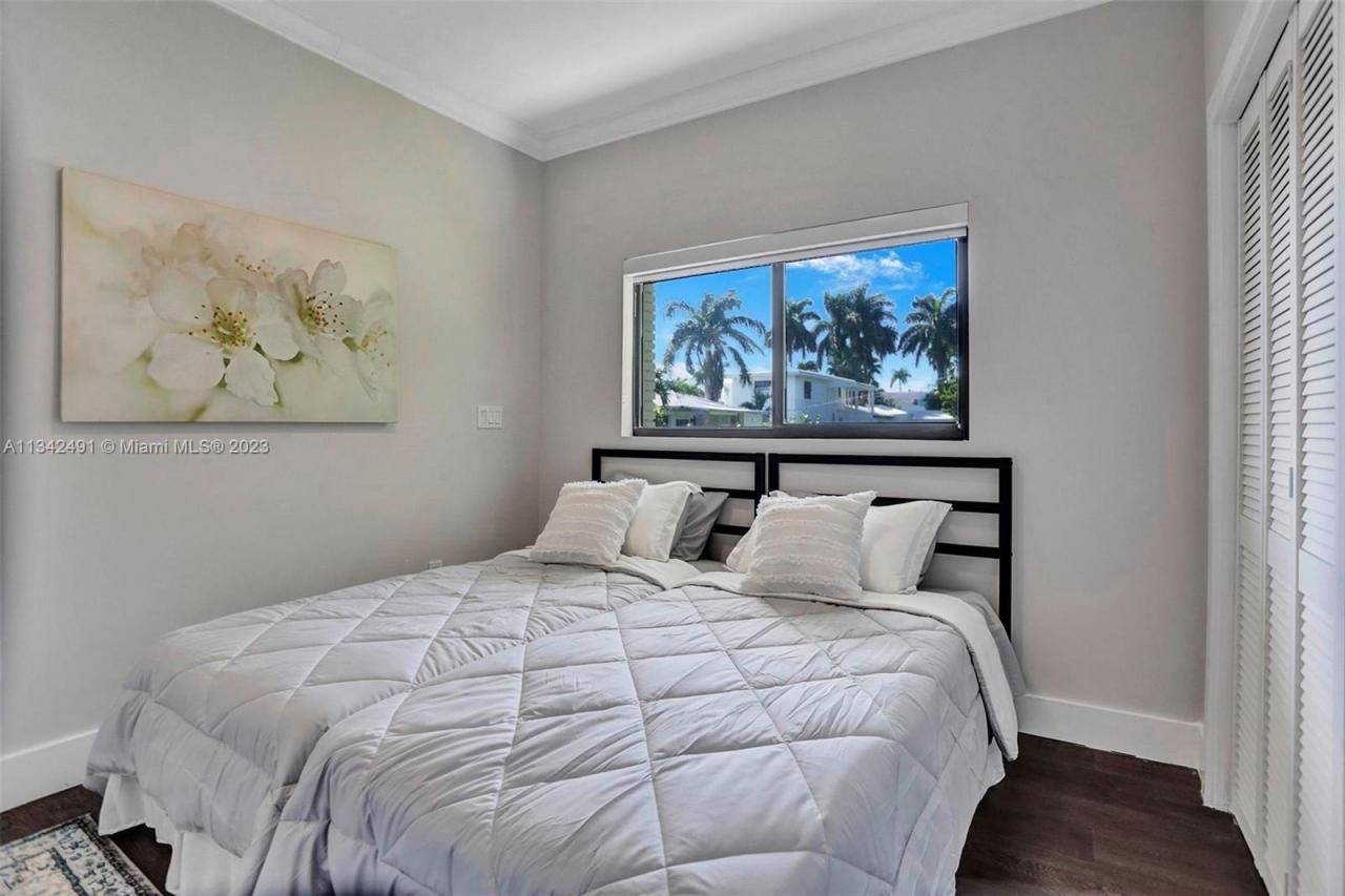 9101 N Bayshore Dr, Miami, FL 33138 Photo