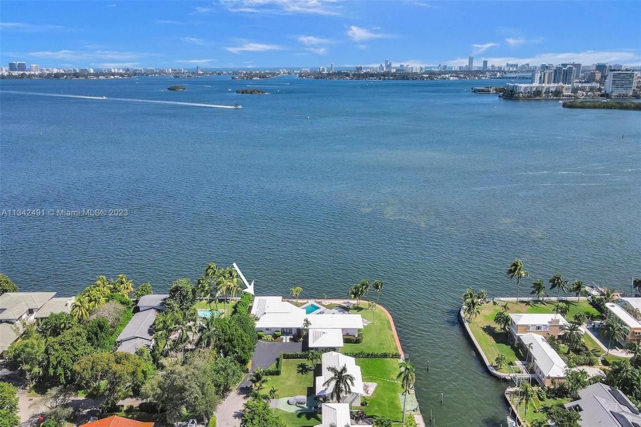 9101 N Bayshore Dr, Miami, FL 33138 Photo