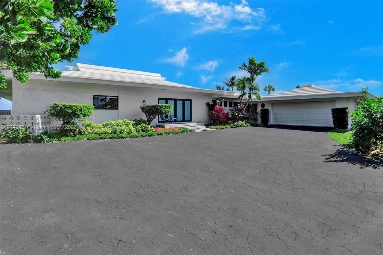 9101 N Bayshore Dr, Miami, FL 33138 Photo