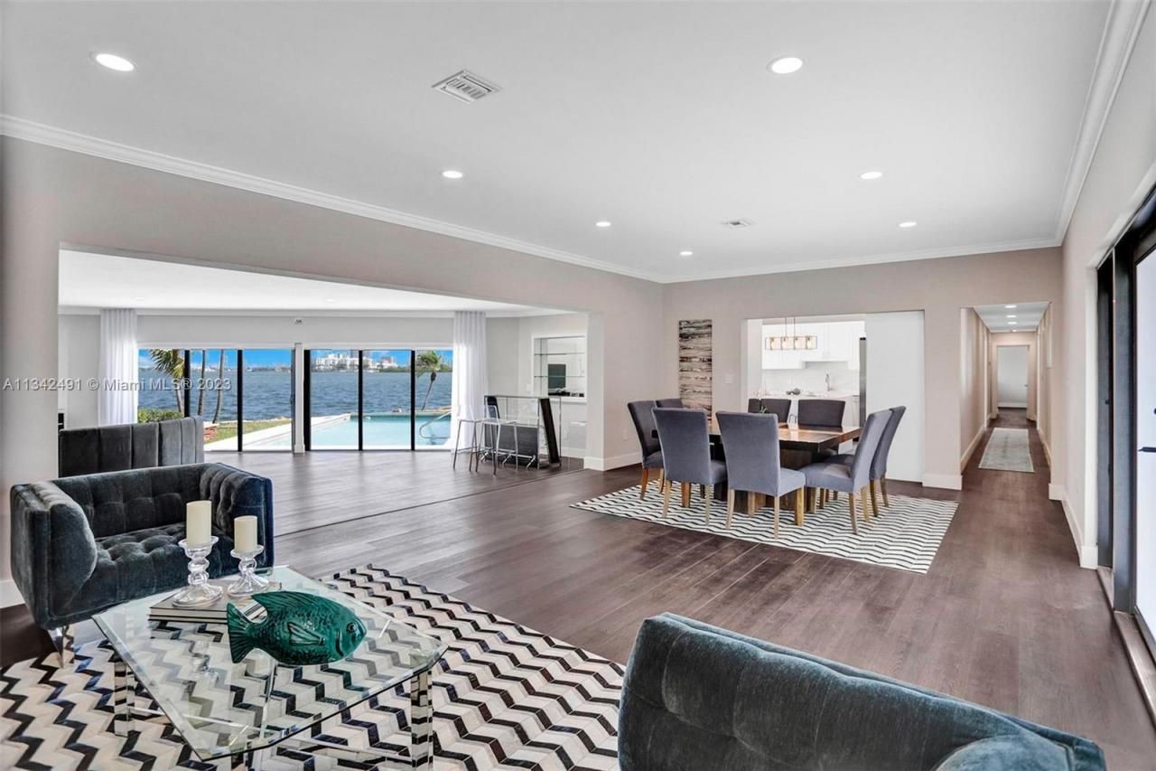 9101 N Bayshore Dr, Miami, FL 33138 Photo