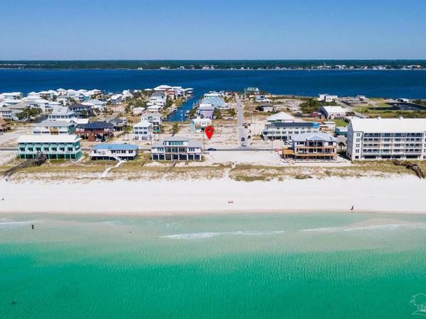 8212 Gulf Blvd, Navarre Beach, FL 32566