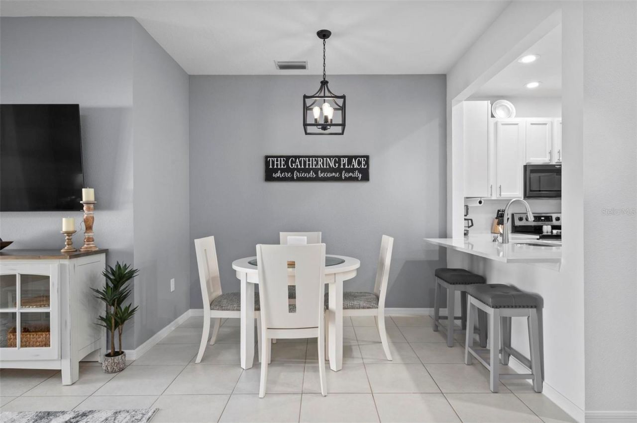 3423 Parkridge Circle, Unit 19-101, Sarasota, FL 34243 Photo