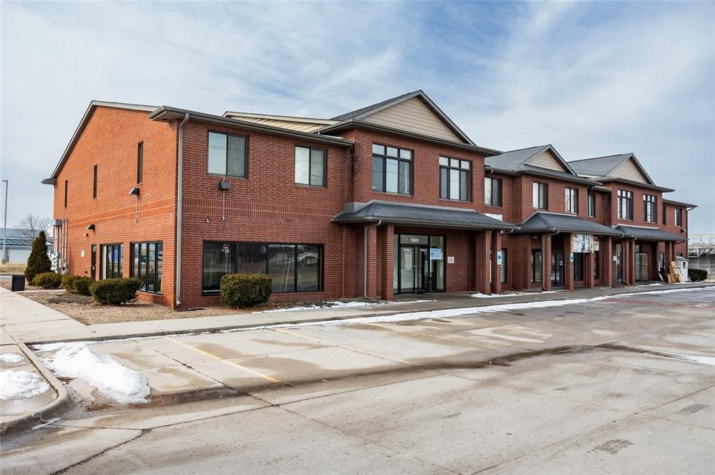 1901 Broadway Street, Iowa City, IA 52240 Main Photo