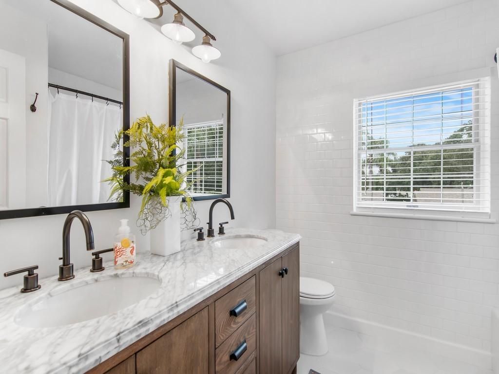 133 E Park Shores Circle, Unit 4E, Indian River Shores, FL 32963 Photo
