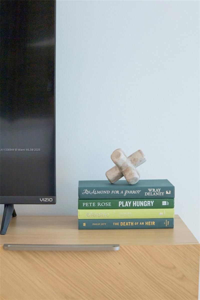 1300 Brickell Bay Dr, Unit 1608, Miami, FL 33131 Photo