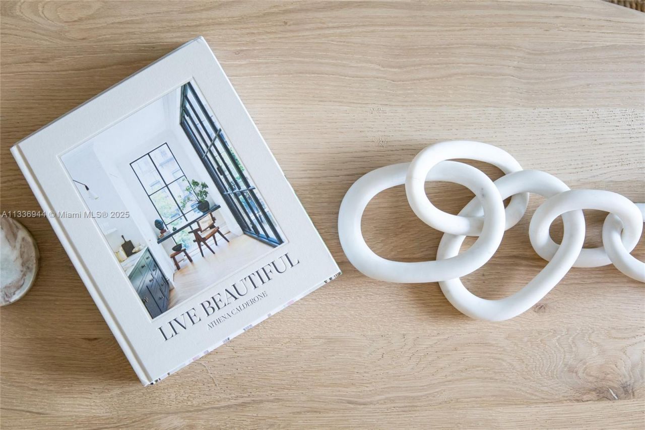 1300 Brickell Bay Dr, Unit 1608, Miami, FL 33131 Photo